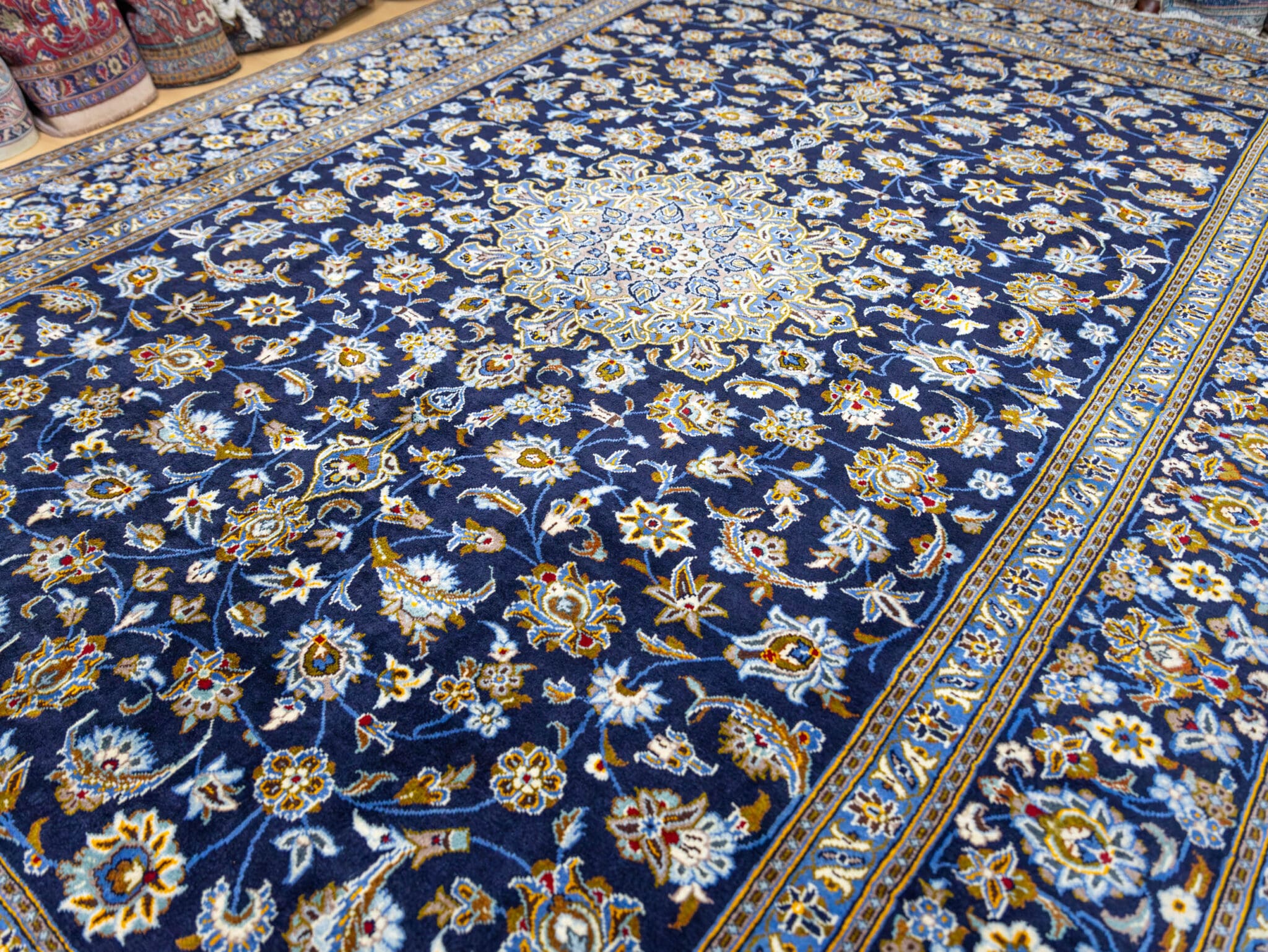 Kashan Perserteppich aus Iran, 369 × 275 cm