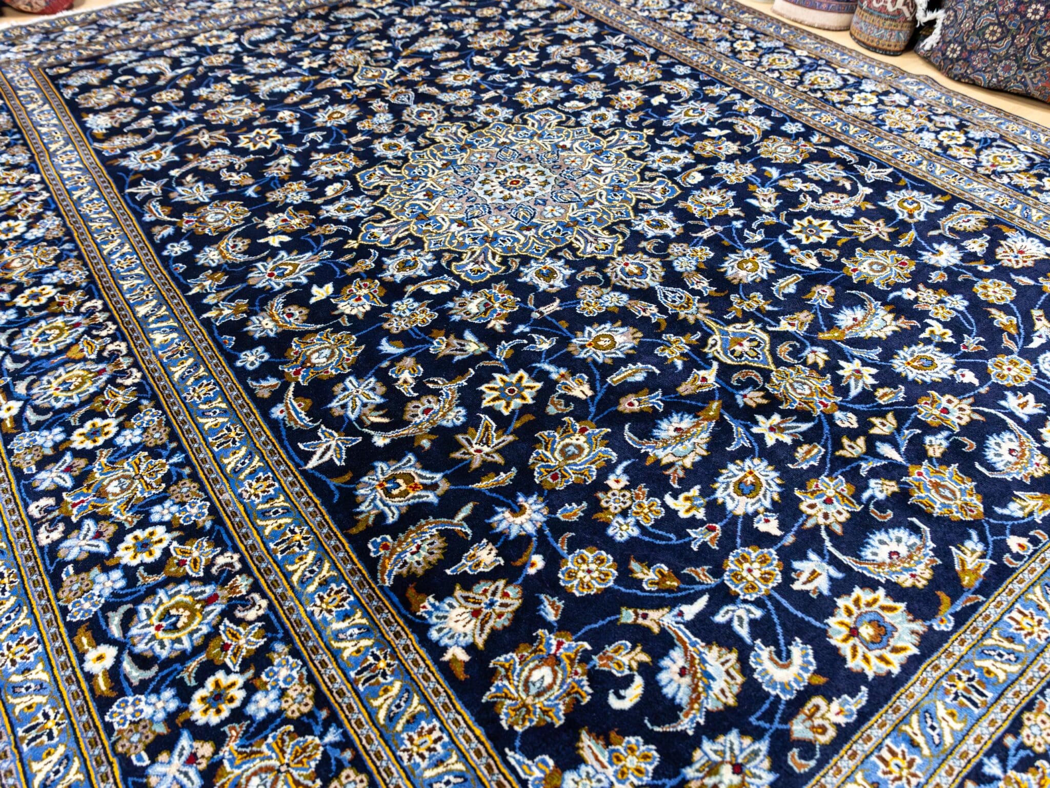 Kashan Perserteppich aus Iran, 369 × 275 cm