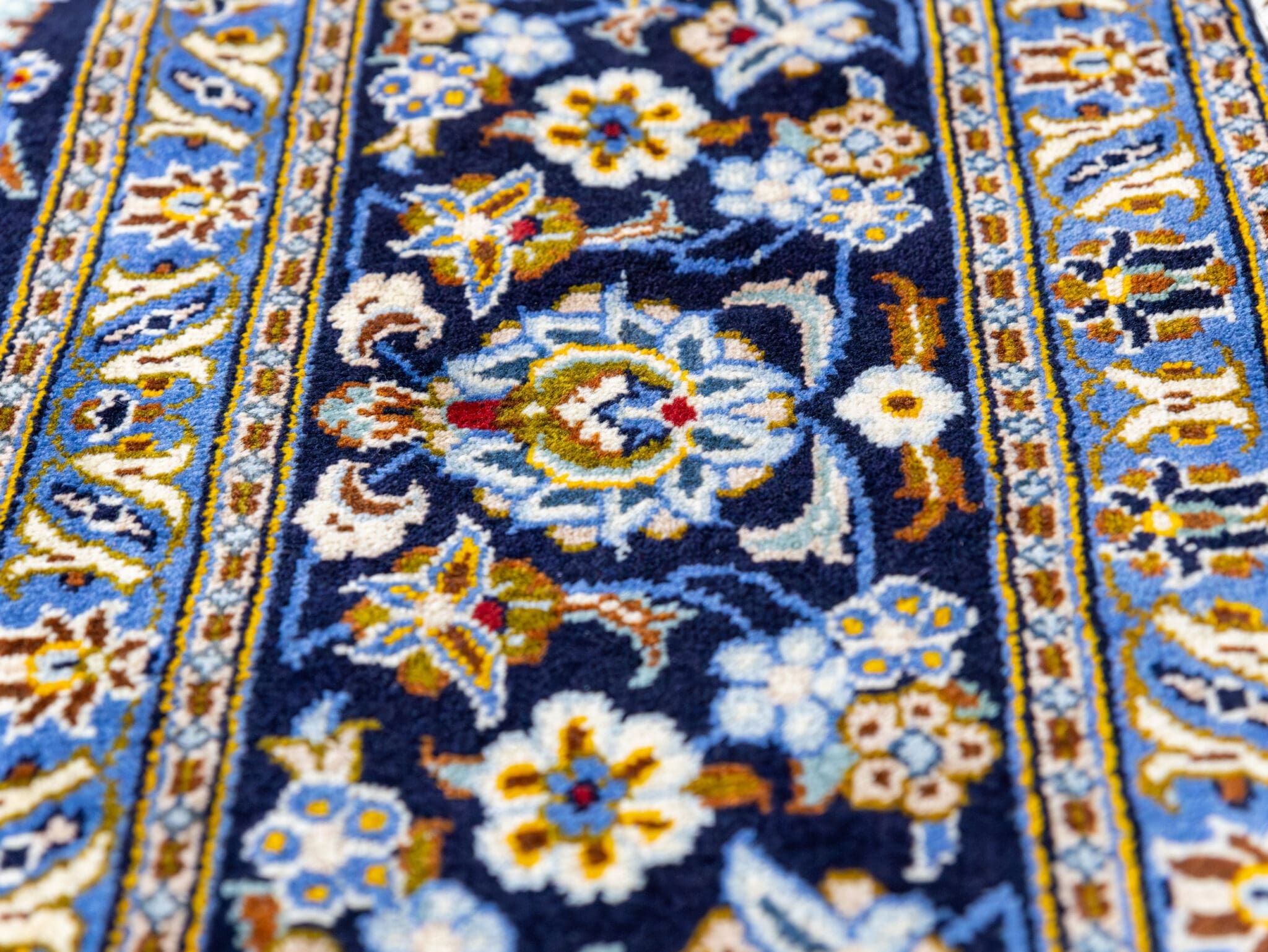 Kashan Perserteppich aus Iran, 369 × 275 cm