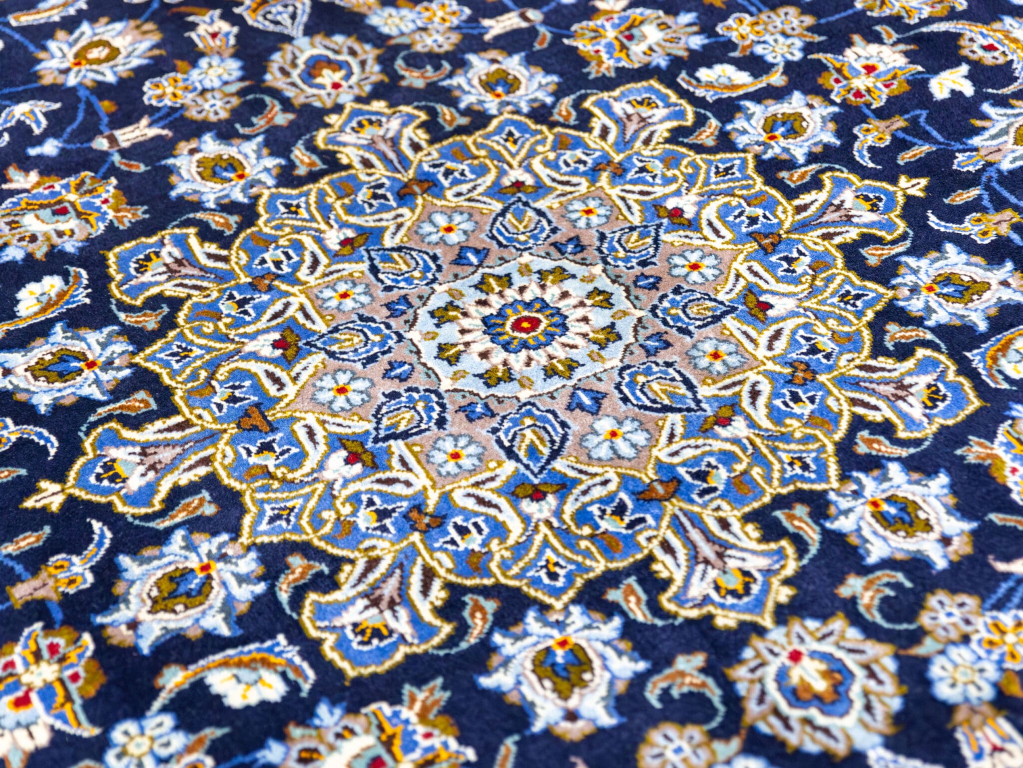 Kashan Perserteppich aus Iran, 369 × 275 cm