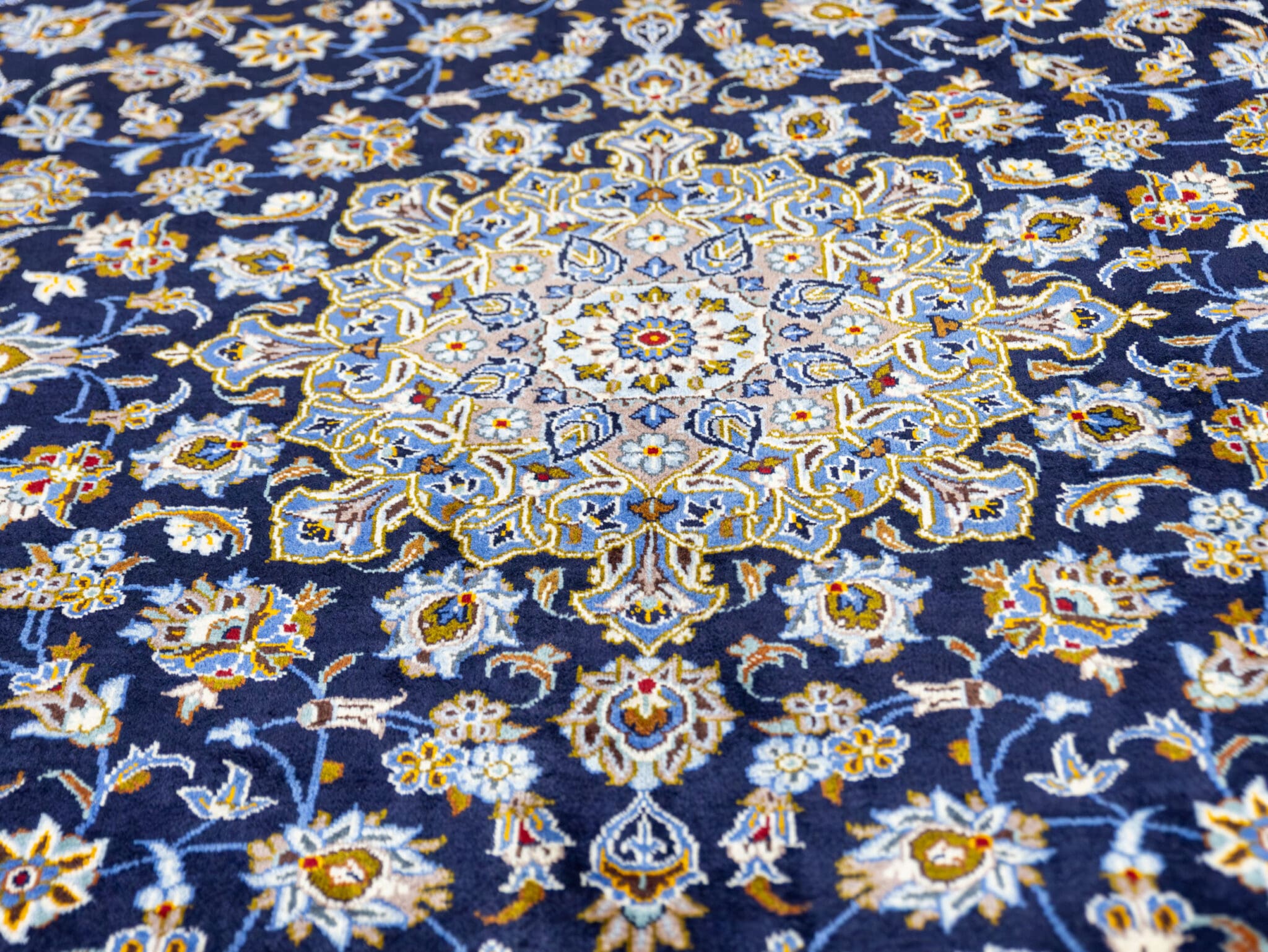 Kashan Perserteppich aus Iran, 369 × 275 cm