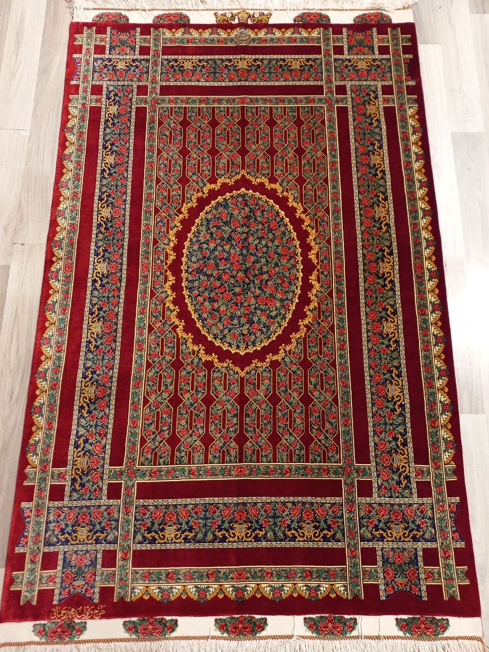 NEU 150×100 cm Handgeknüpfter Rahmani Ghom Seidenteppich „Sini Rose (Rose tray) – Red Edition“ | 1,50 m² | 70 Raj | 1.797.075 Knoten | 100 % Seide auf Seide H1