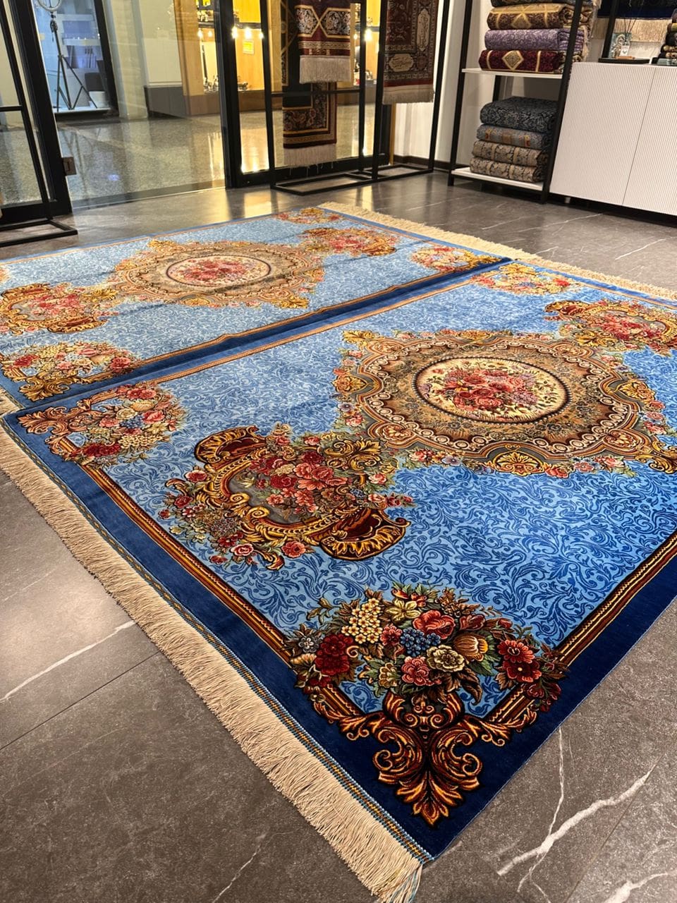 NEU – Paar 207×134 & 200×125 cm | Handgeknüpfte Hossein Erami Ghom Seidenteppiche „Golfarang – Tak Gardeh“ | 100 % Seide | 72,1 Raj | 2.898.000 + 2.729.000 Knoten H1