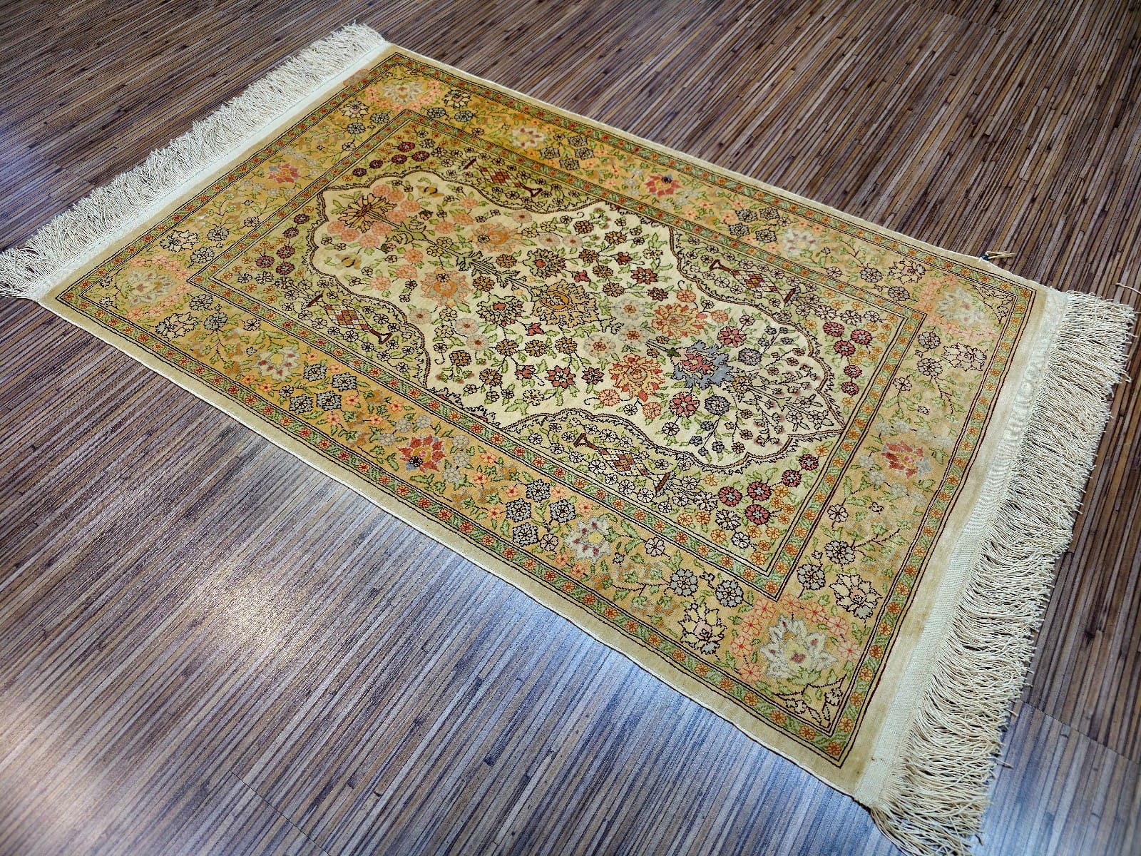 Hereke Orientteppich 97 × 62 cm aus Seide, handgeknüpft