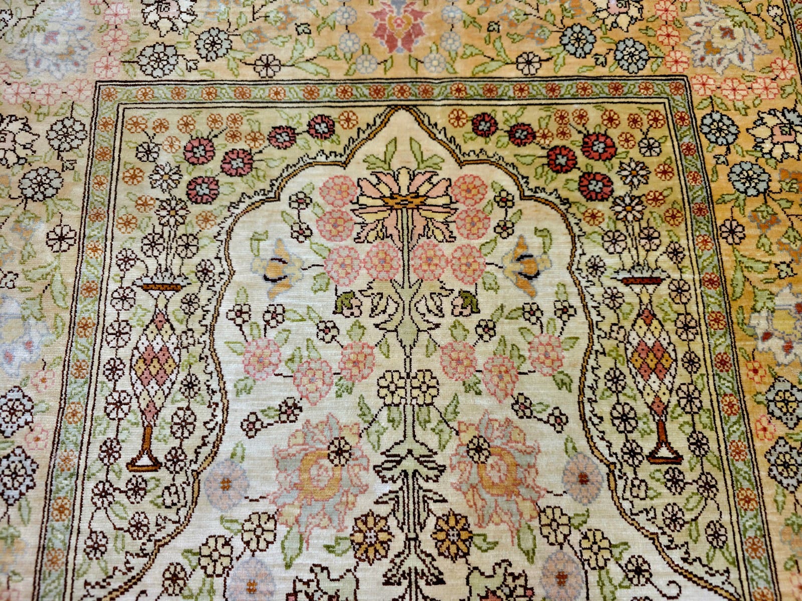 Hereke Orientteppich 97 × 62 cm aus Seide, handgeknüpft