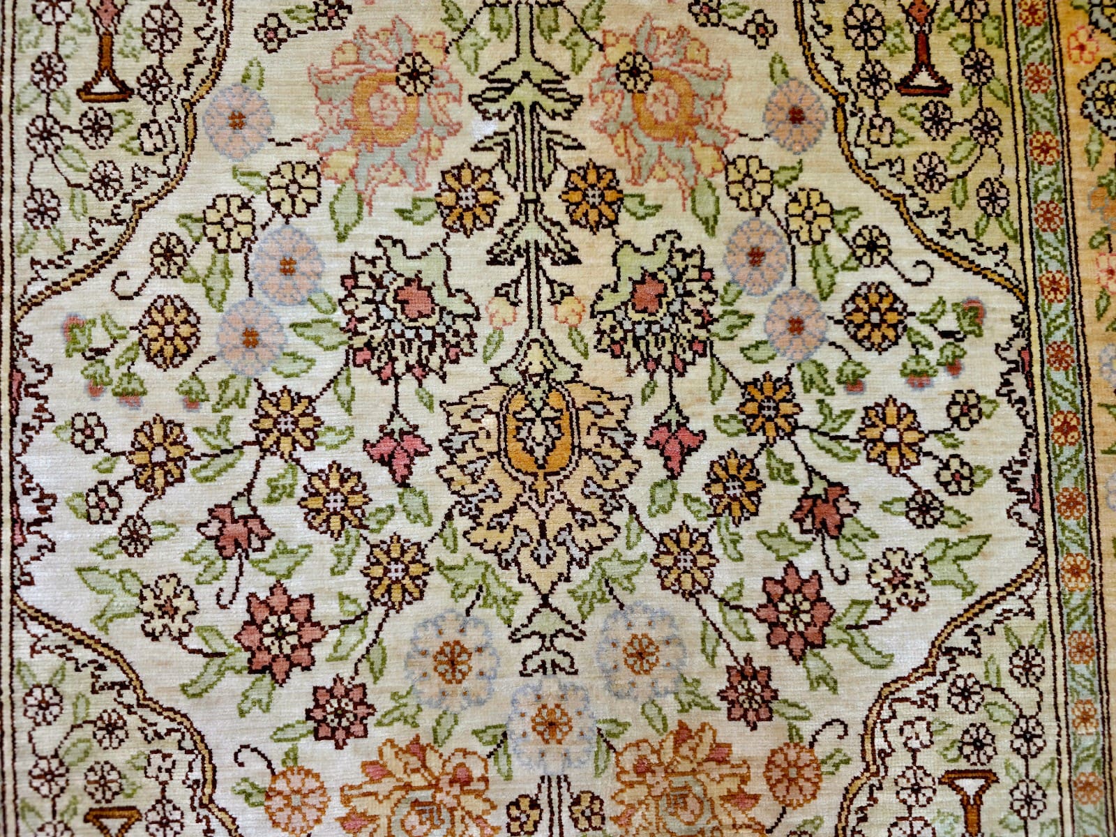 Hereke Orientteppich 97 × 62 cm aus Seide, handgeknüpft