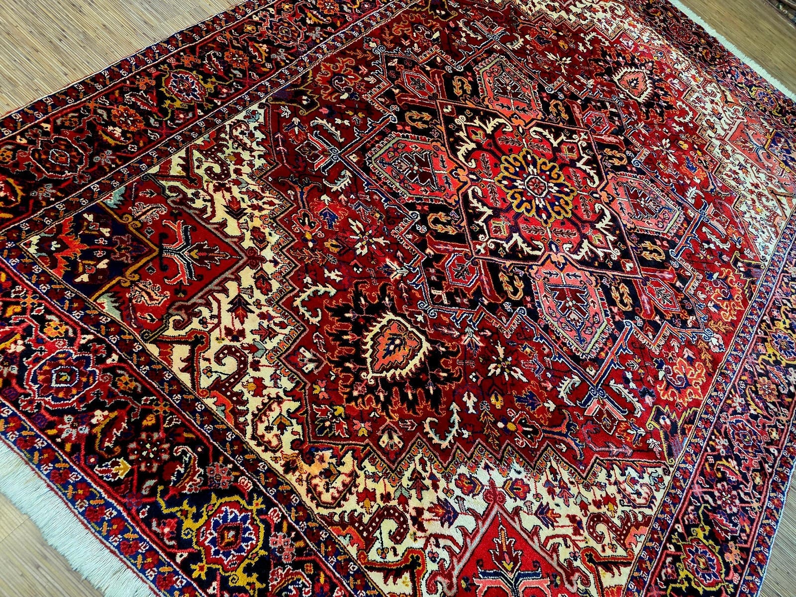 Handgeknüpfter Heriz Perserteppich 342 × 255 cm