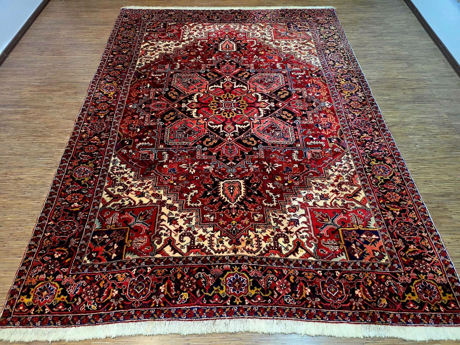 Handgeknüpfter Heriz Perserteppich 342 × 255 cm
