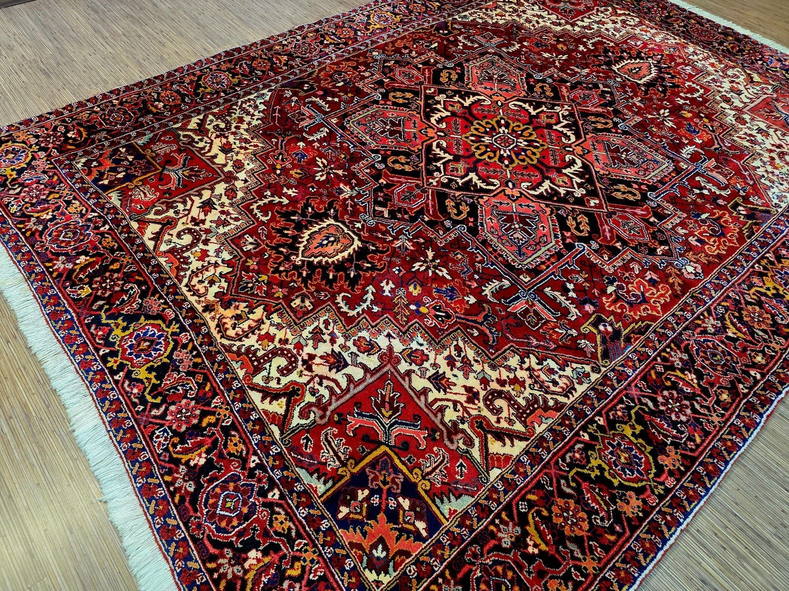 Handgeknüpfter Heriz Perserteppich 342 × 255 cm