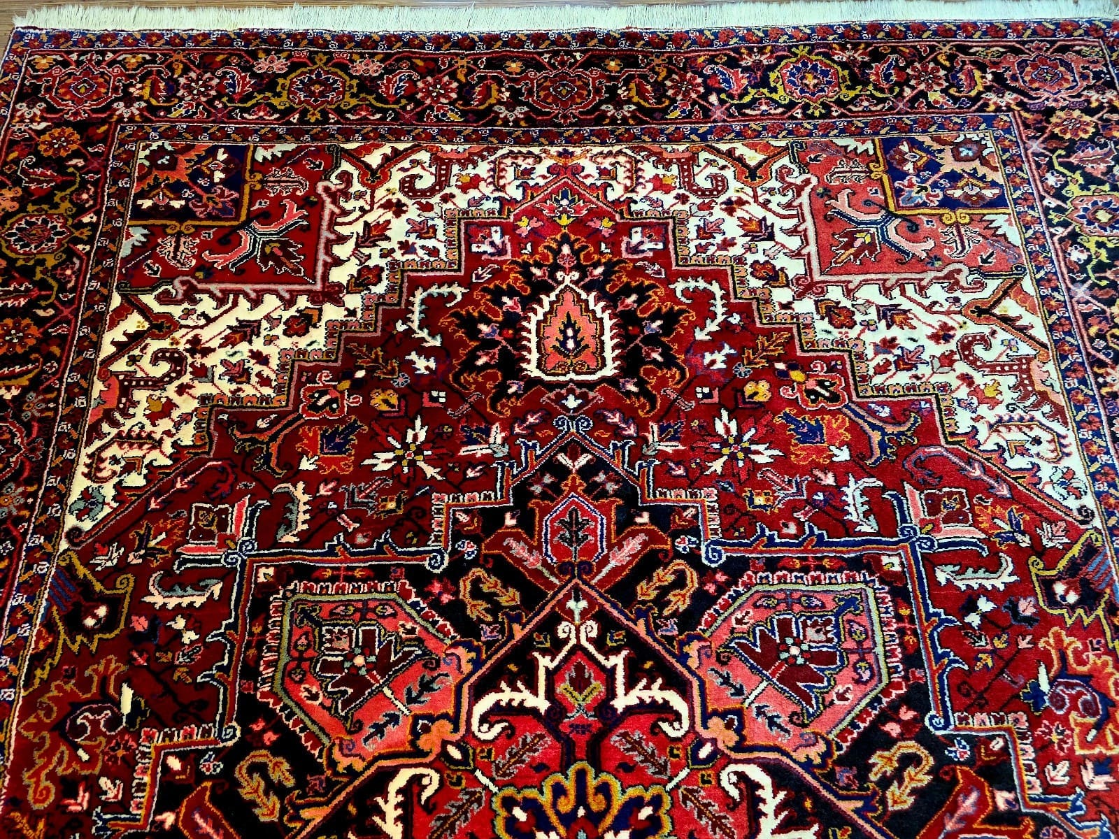 Handgeknüpfter Heriz Perserteppich 342 × 255 cm