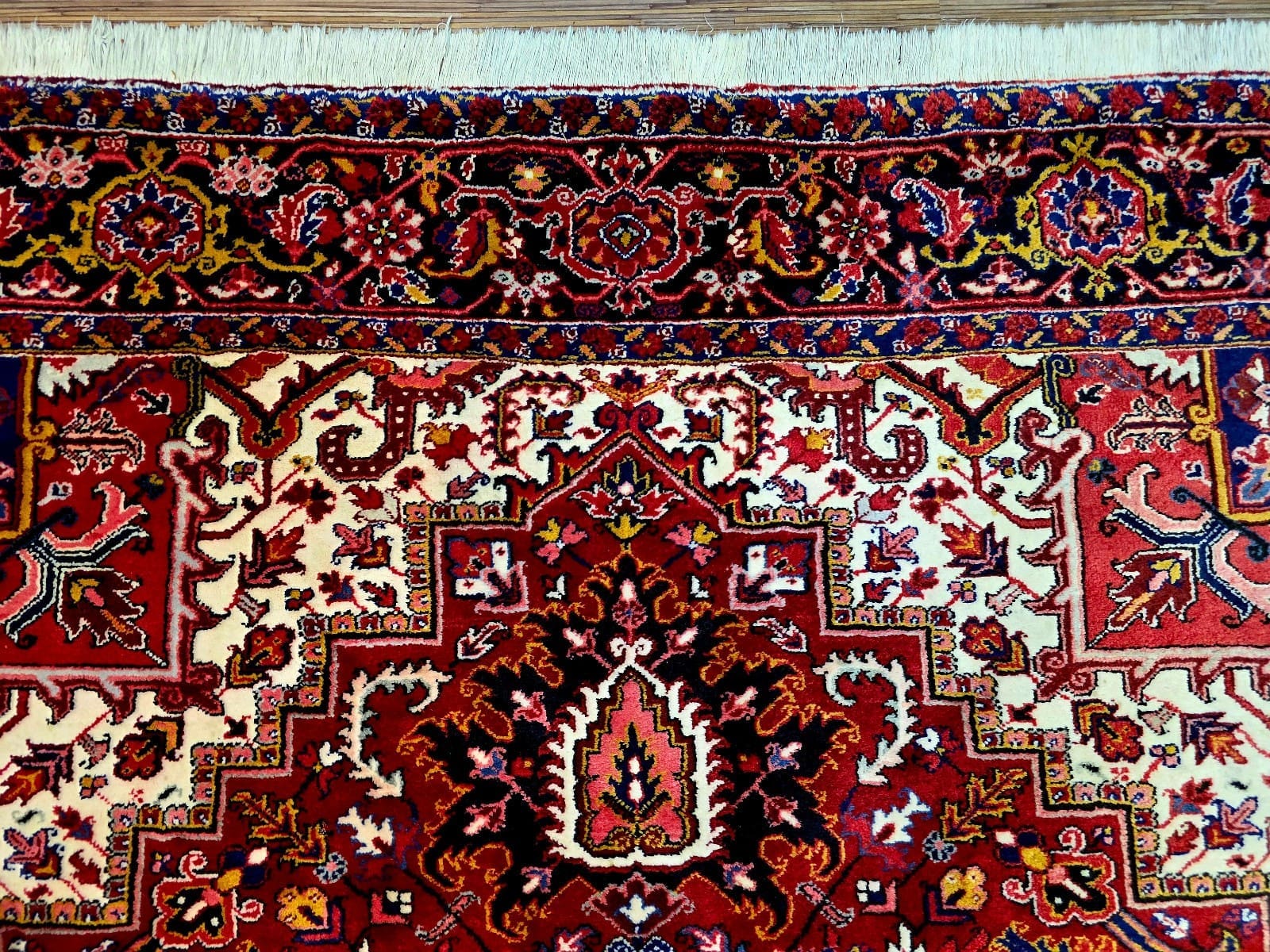 Handgeknüpfter Heriz Perserteppich 342 × 255 cm