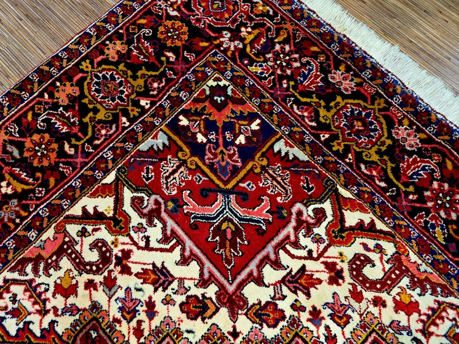 Handgeknüpfter Heriz Perserteppich 342 × 255 cm