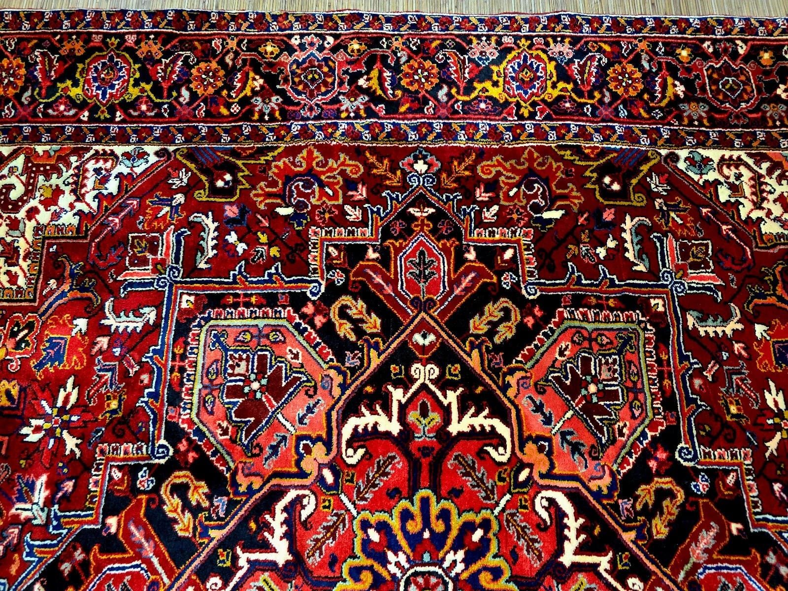 Handgeknüpfter Heriz Perserteppich 342 × 255 cm
