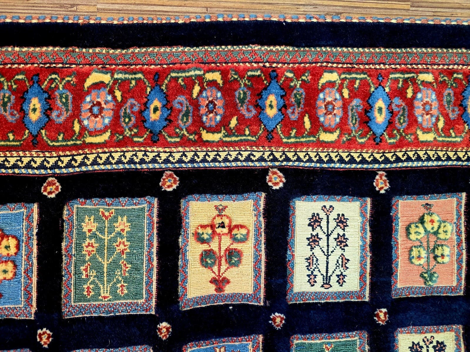Handgeknüpfter Loribaft Perserteppich, 222 × 182 cm, Wolle