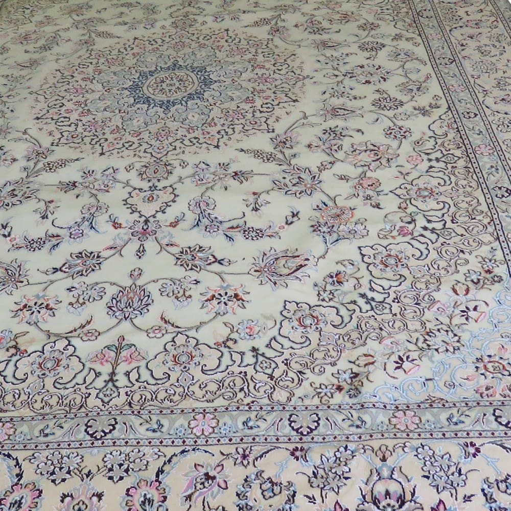 Handgeknüpfter Nain Perserteppich 370 × 250 cm
