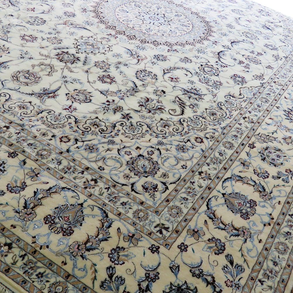 Handgeknüpfter Nain Perserteppich 260 × 370 cm