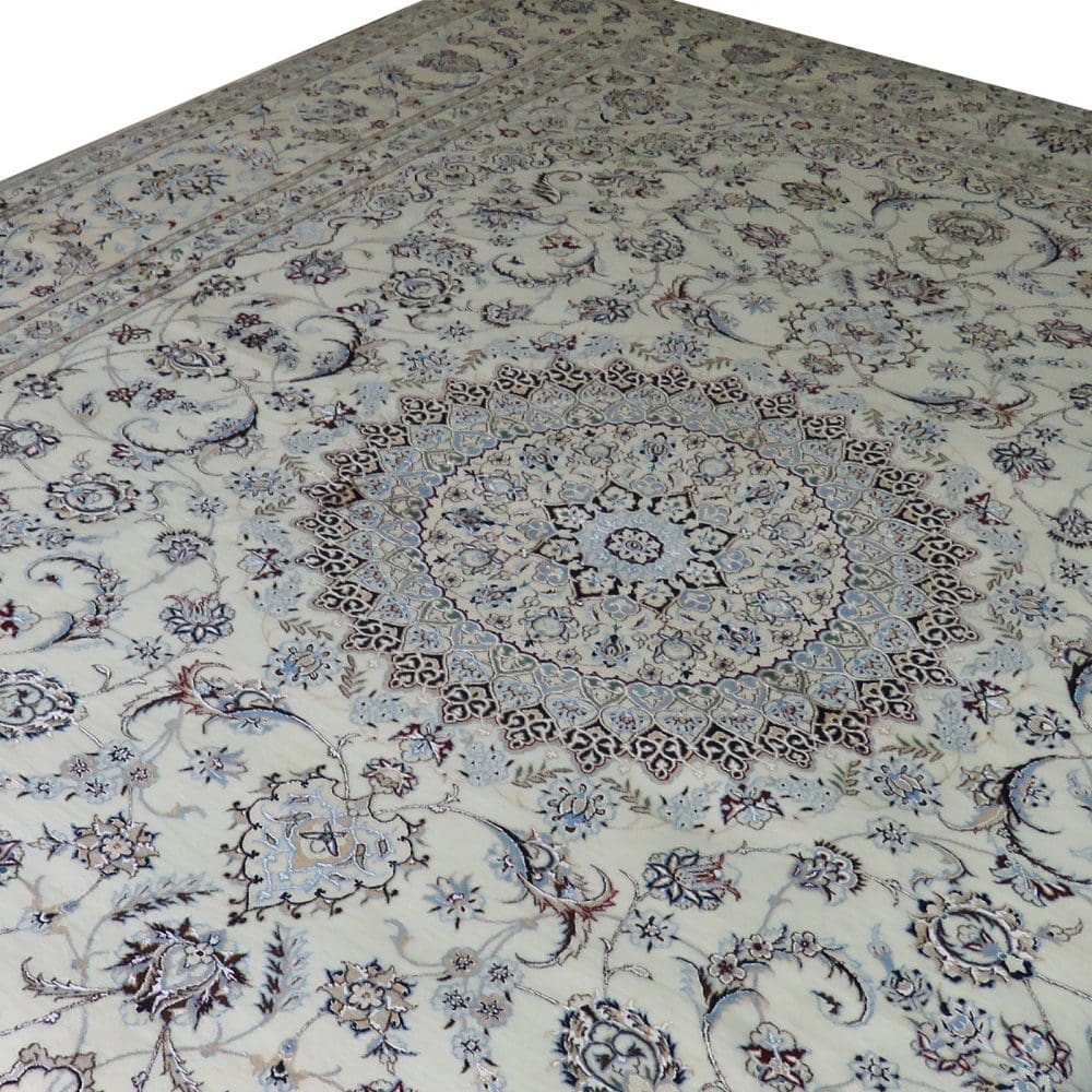 Handgeknüpfter Nain Perserteppich 260 × 370 cm