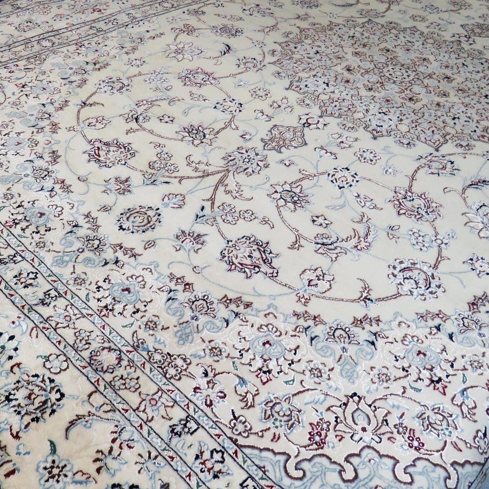 Handgeknüpfter Nain Perserteppich 360 × 250 cm