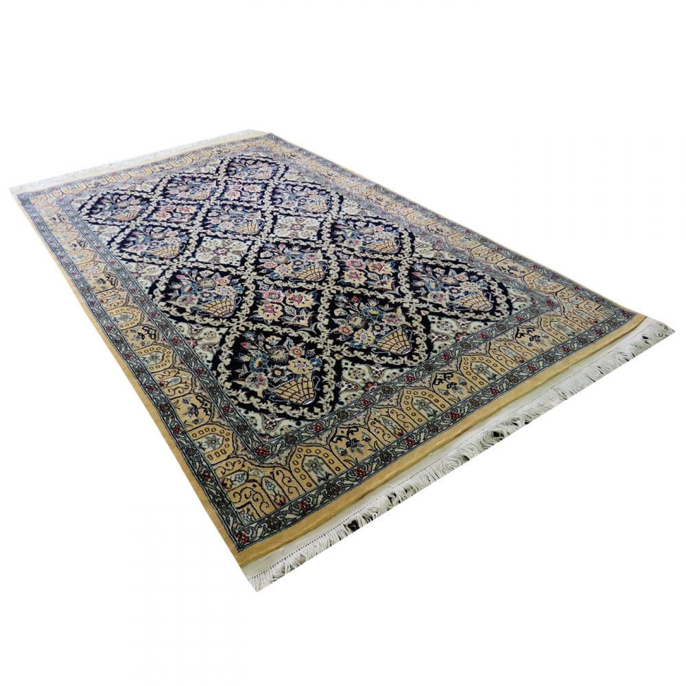 Nain Perserteppich aus Iran, 135 × 210 cm