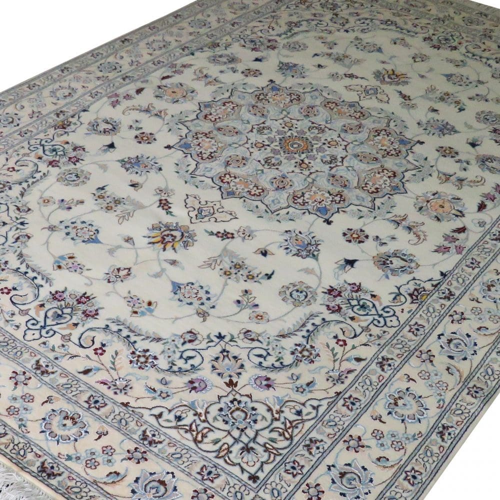 Nain Perserteppich aus Iran, 160 × 235 cm