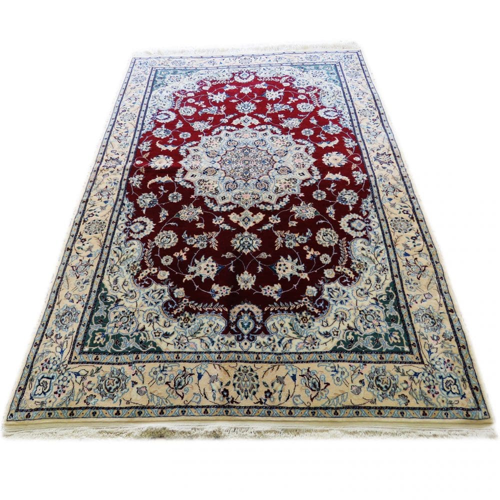 Handgeknüpfter Nain Perserteppich 121 × 187 cm