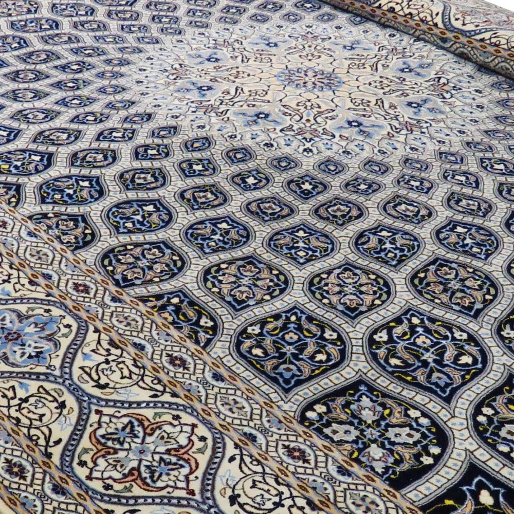 Nain Perserteppich 260 × 355 cm aus Wolle & Seide, handgeknüpft