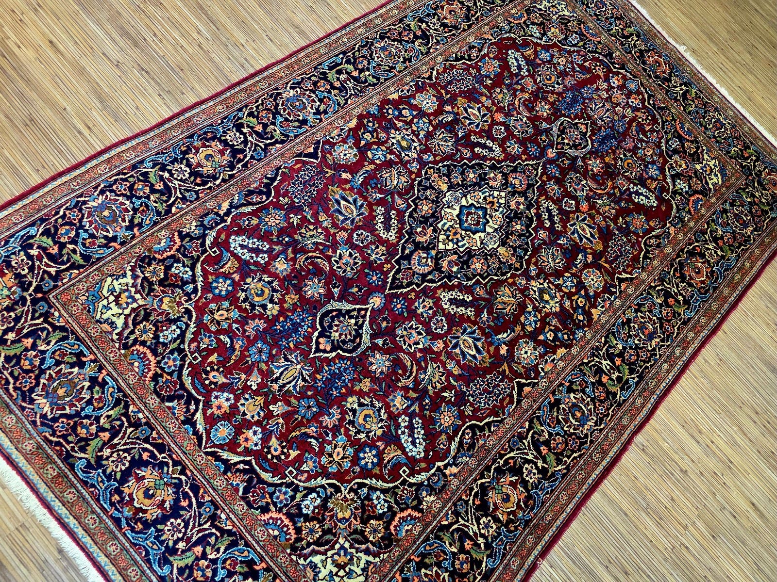 Perserteppich aus Iran, 215 × 134 cm