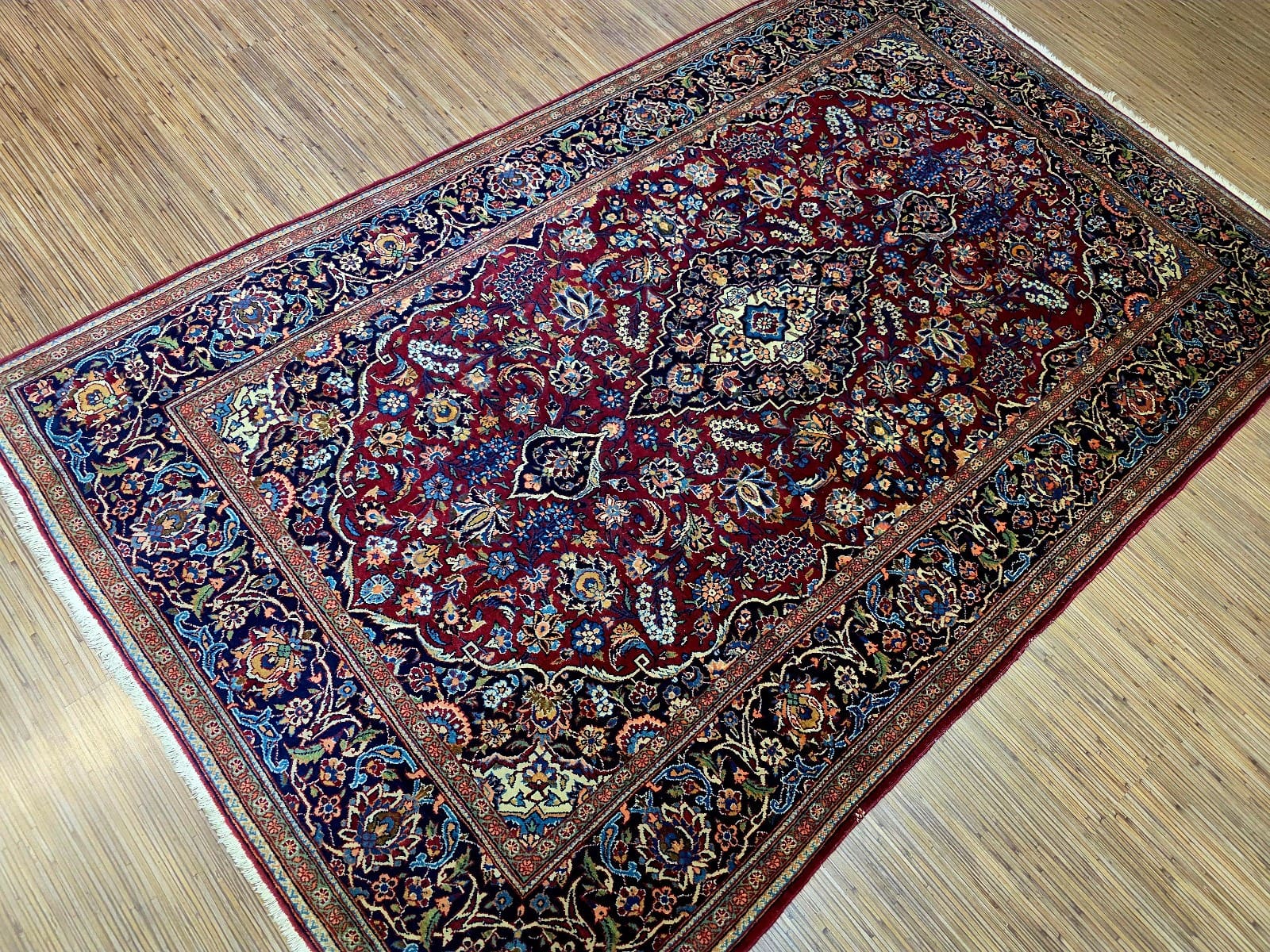 Perserteppich aus Iran, 215 × 134 cm