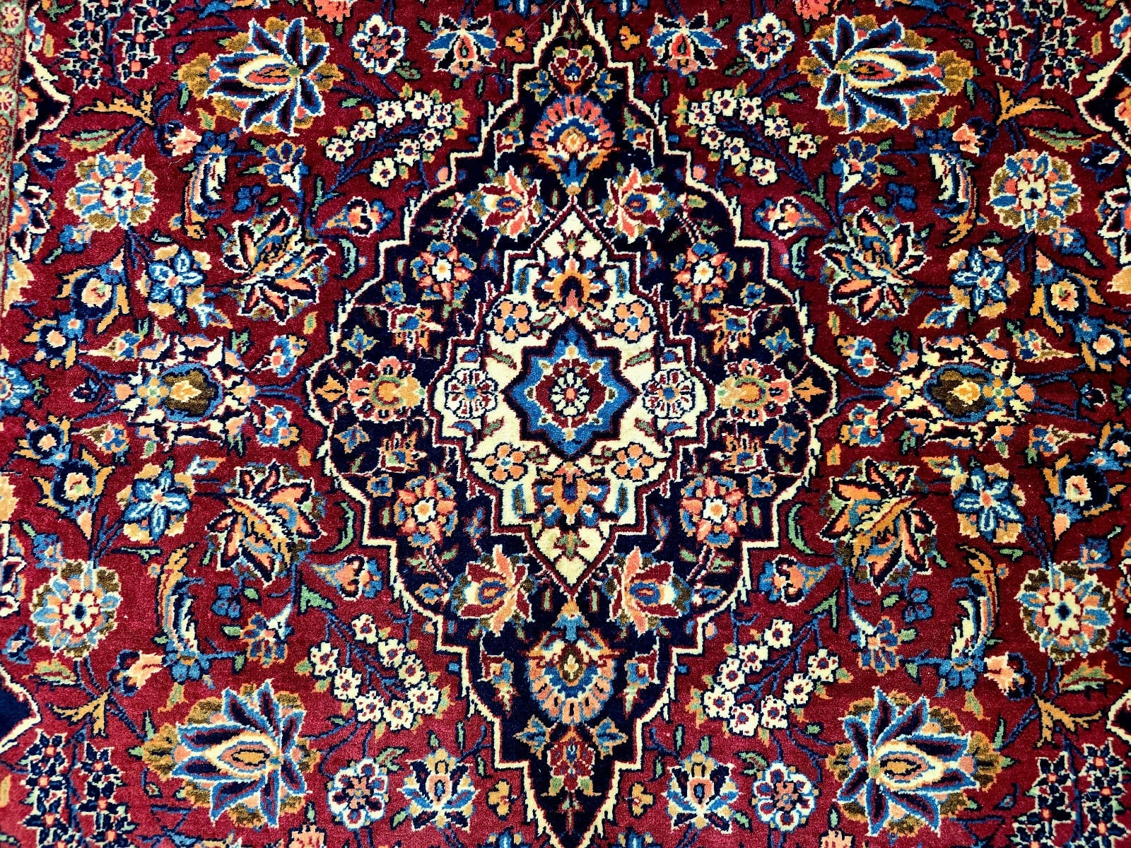 Perserteppich aus Iran, 215 × 134 cm