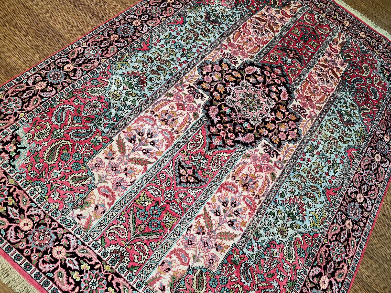 orientteppich-ghom-272-x-192-cm-kunstseide-handgeknupft-neu-1 Ghom Orientteppich 272 × 192 cm aus Wolle & Seide, handgeknüpft