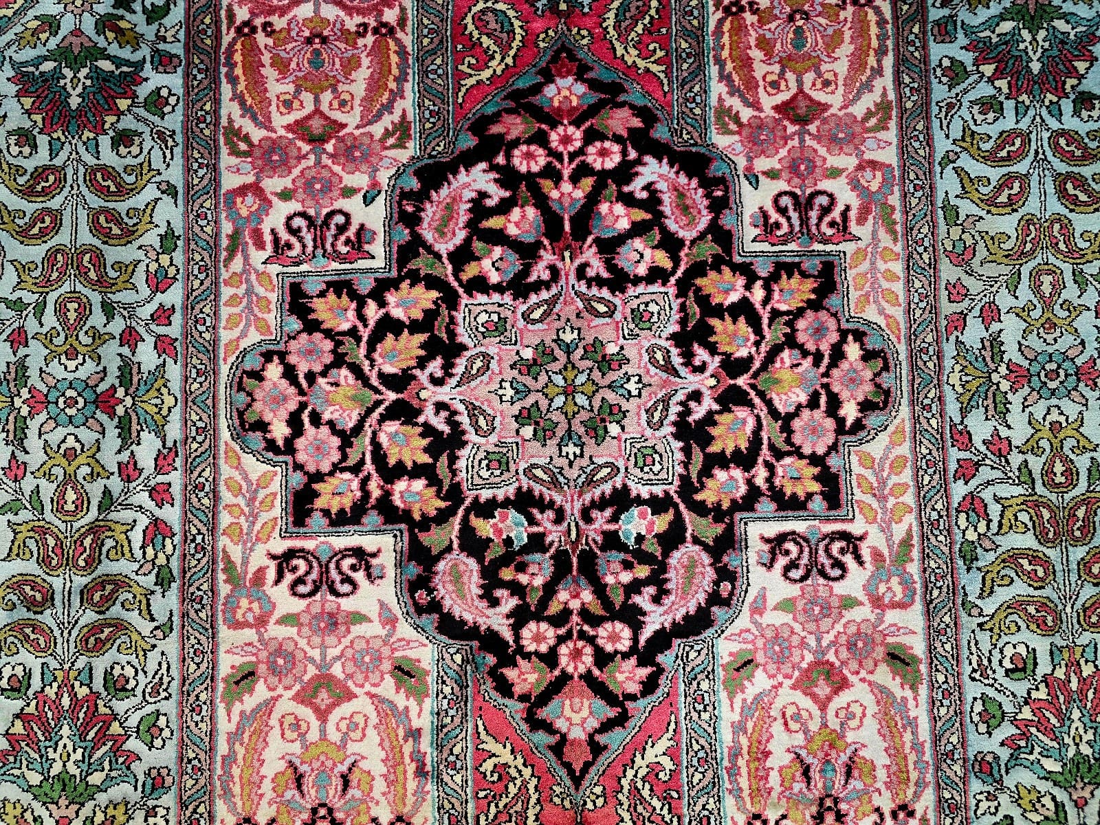 orientteppich-ghom-272-x-192-cm-kunstseide-handgeknupft-neu-8 Ghom Orientteppich 272 × 192 cm aus Wolle & Seide, handgeknüpft