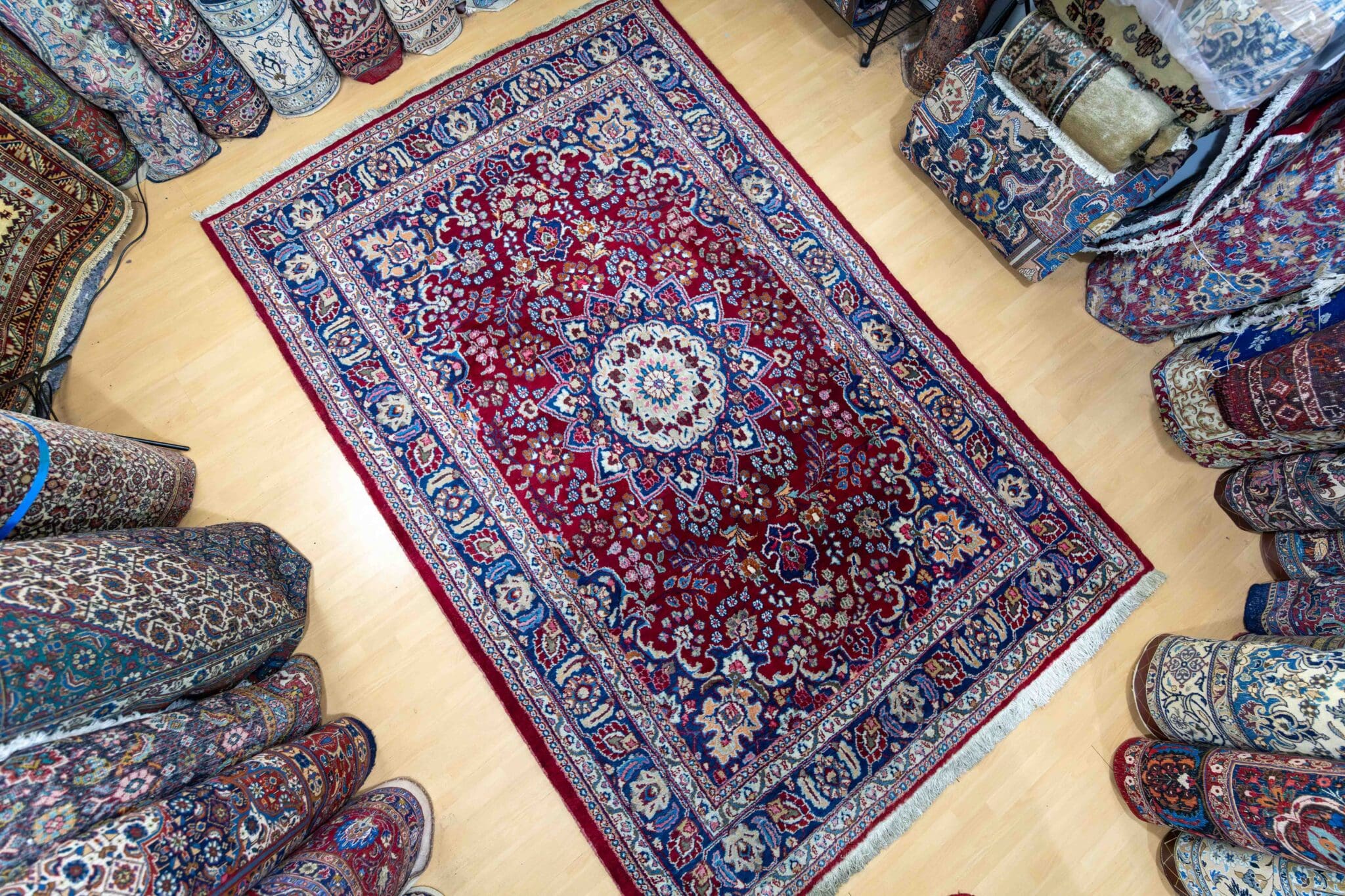 Mashhad Perserteppich aus Iran, 315 × 204 cm