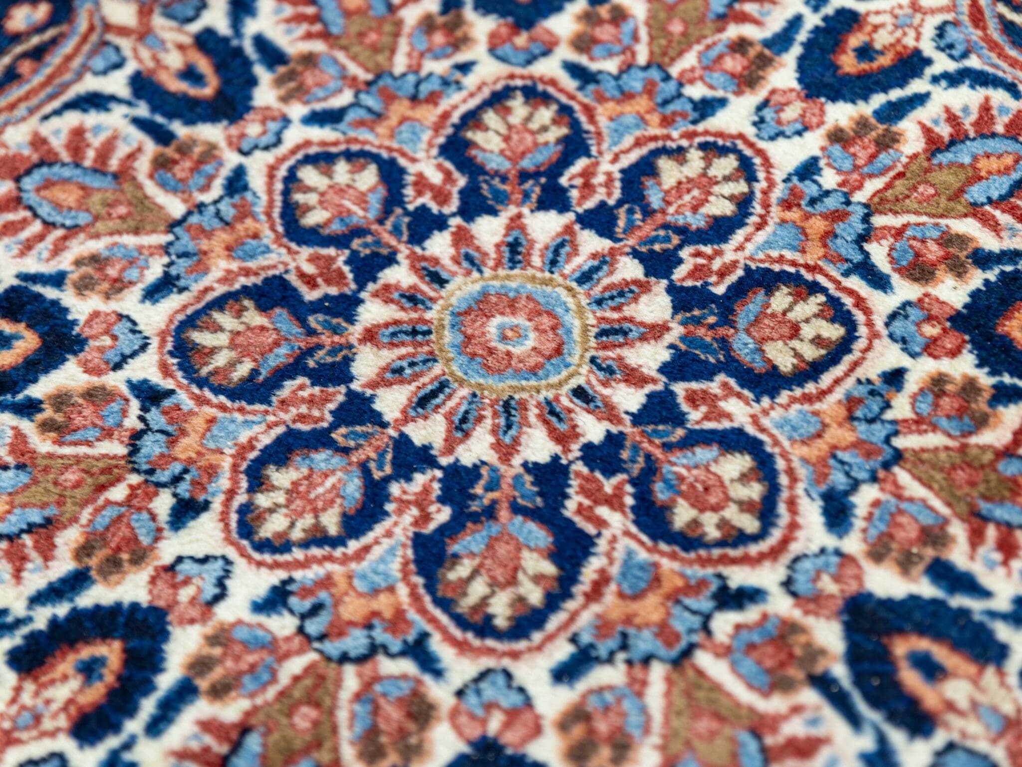 Mashhad Perserteppich aus Iran, 296 × 203 cm