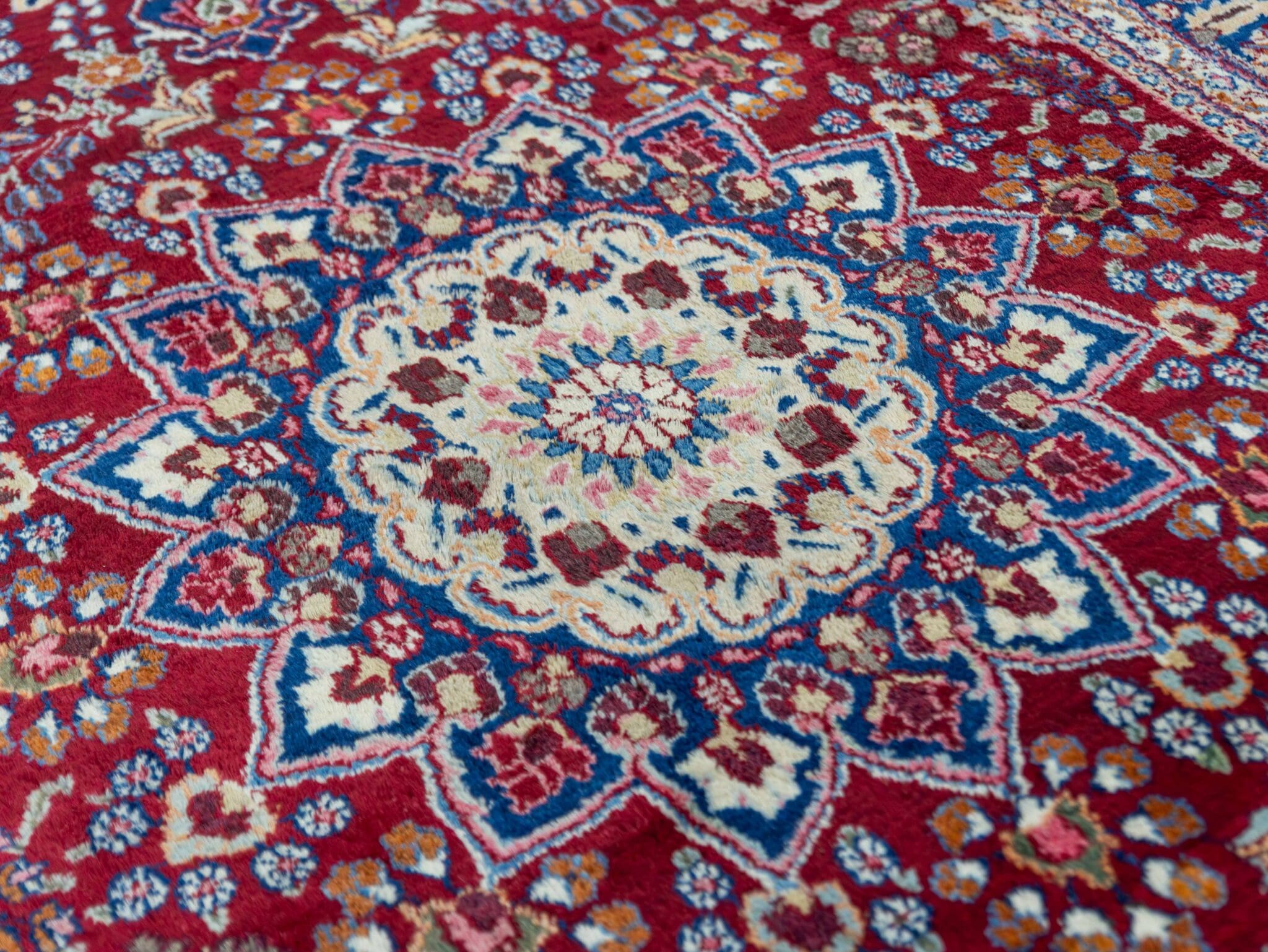 Mashhad Perserteppich aus Iran, 315 × 204 cm