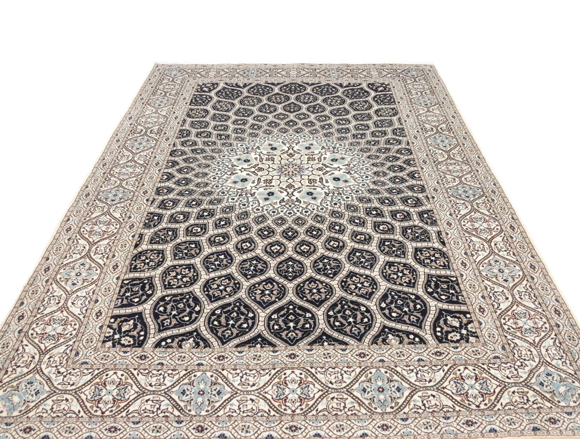 Handgeknüpfter Nain Perserteppich 213 × 311 cm
