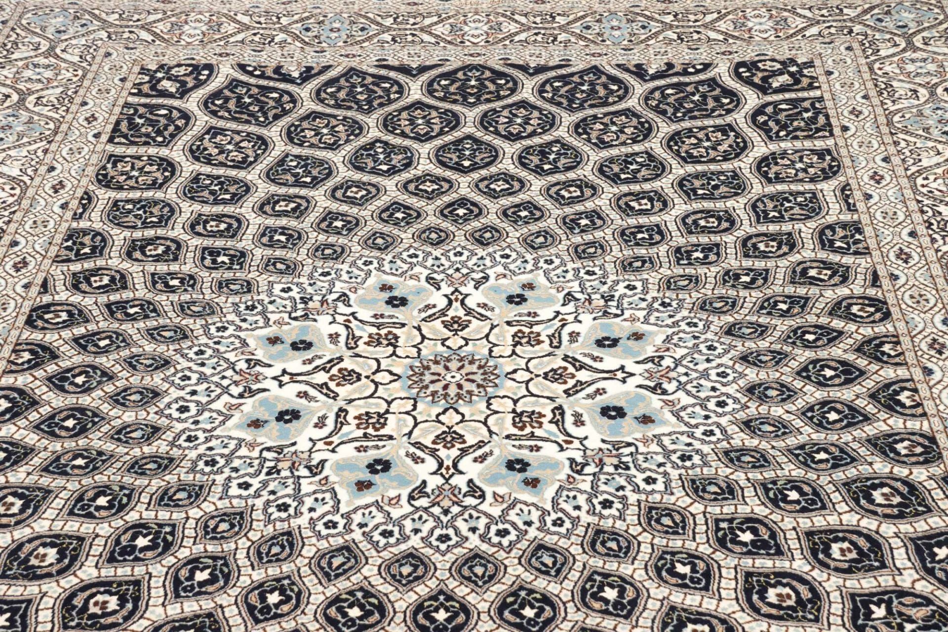 Handgeknüpfter Nain Perserteppich 213 × 311 cm