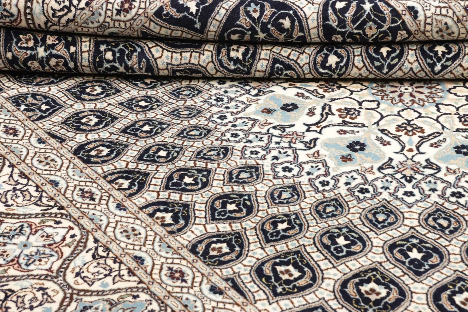 Handgeknüpfter Nain Perserteppich 213 × 311 cm
