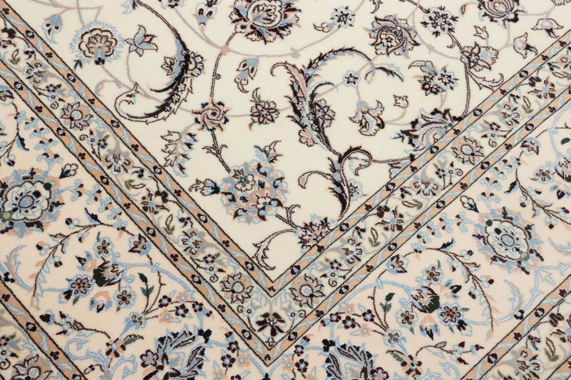 Nain Perserteppich aus Iran, 212 × 297 cm