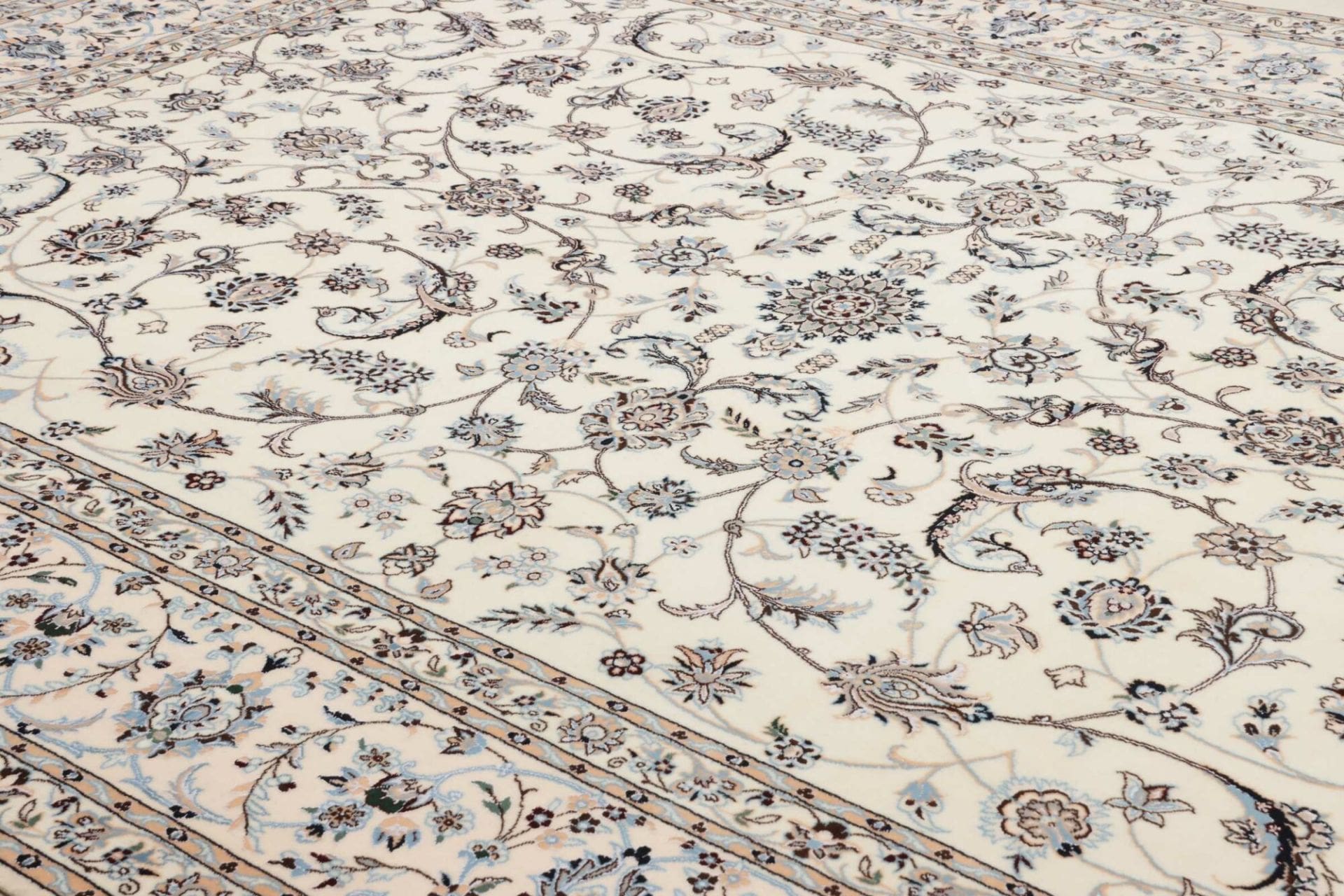 Nain Perserteppich aus Iran, 212 × 297 cm
