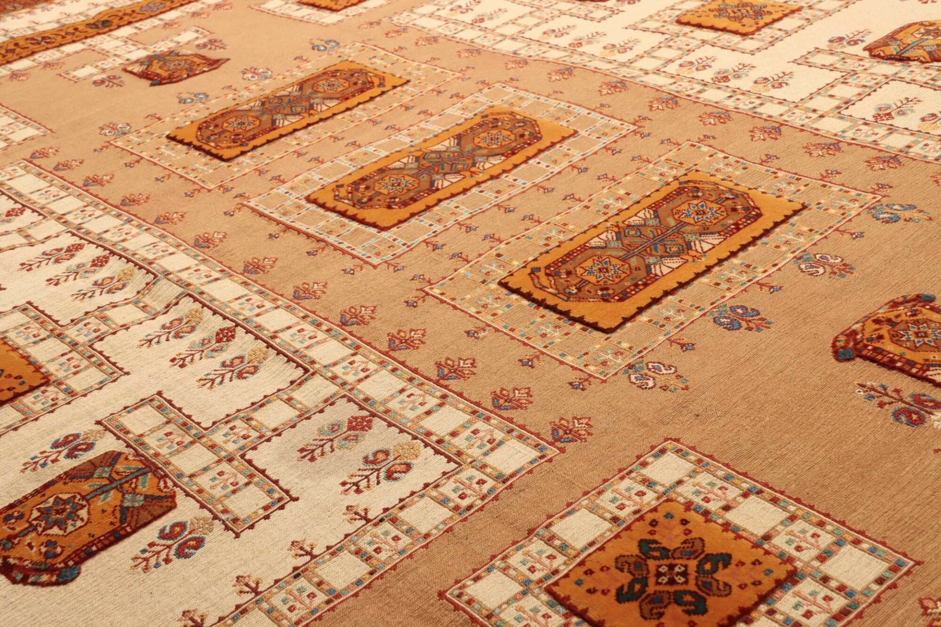 Handgeknüpfter Isfahan Perserteppich 208 × 316 cm
