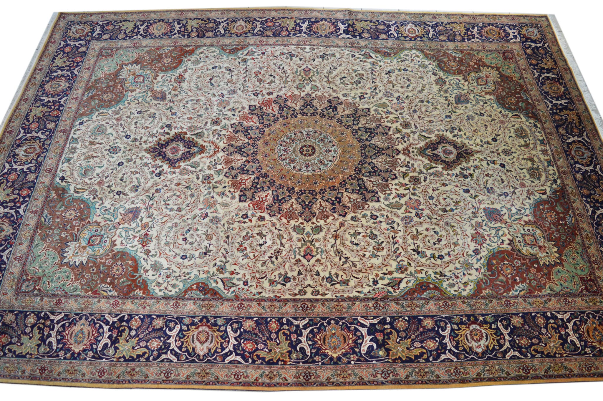 Täbriz Perserteppich aus Iran, 420 × 297 cm