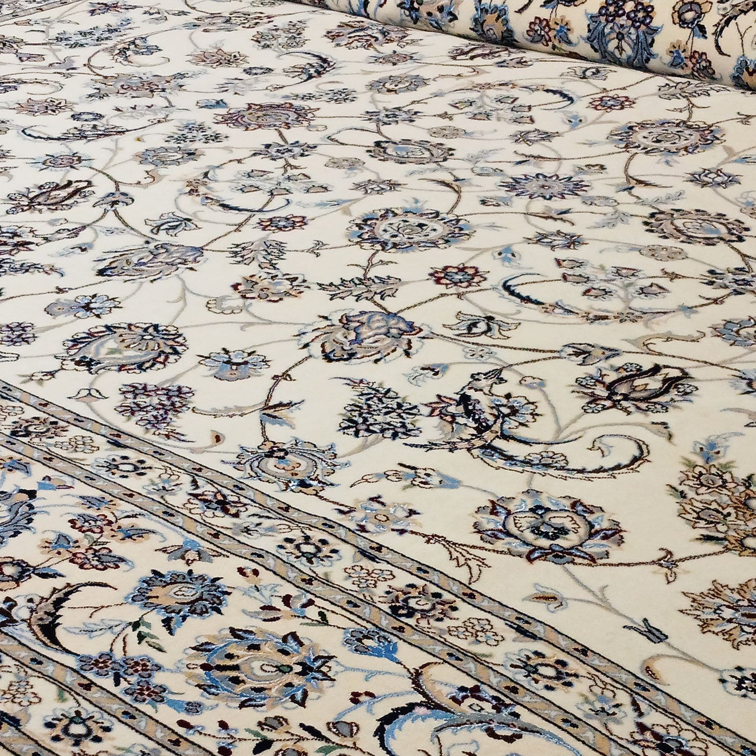 Handgeknüpfter Nain Perserteppich 260 × 360 cm