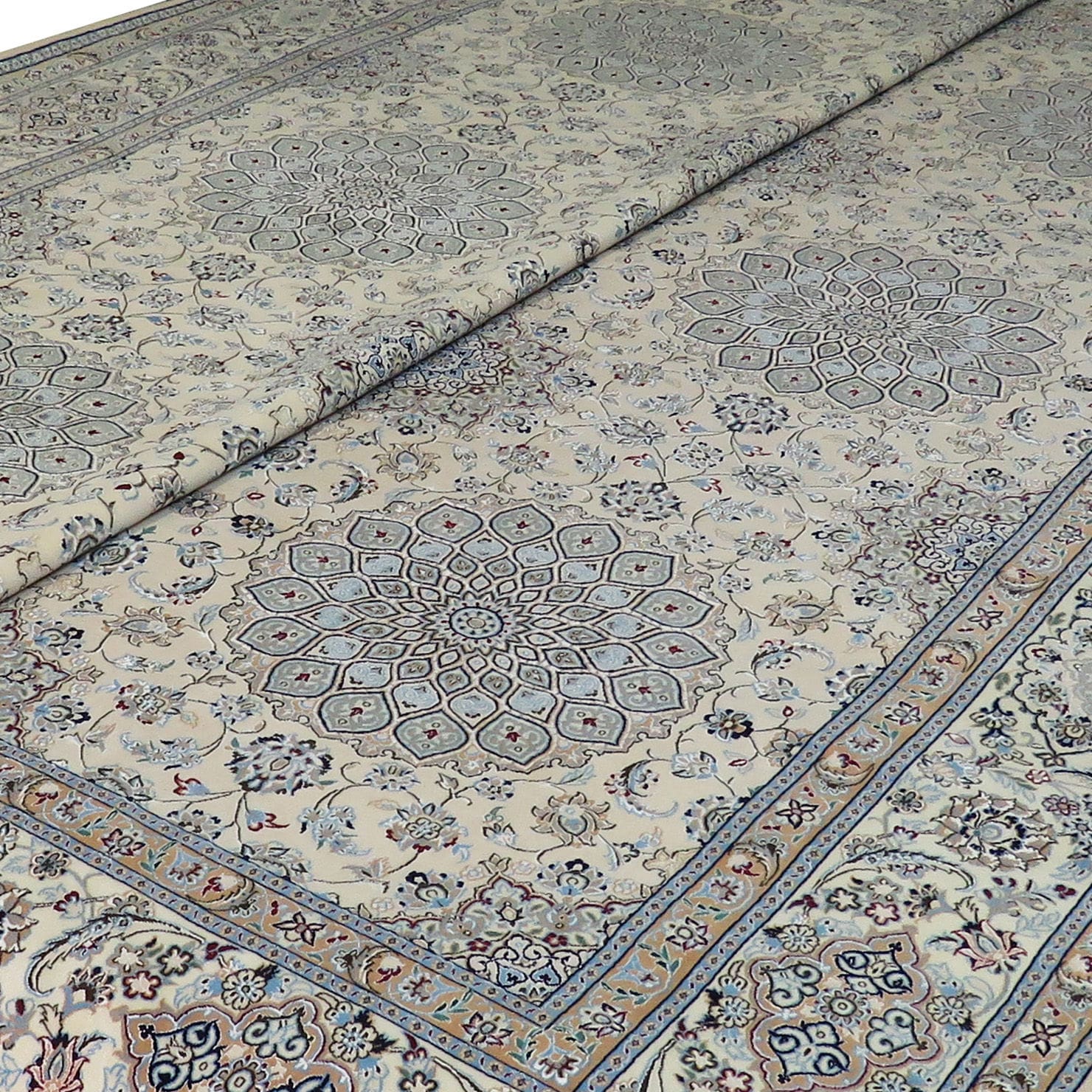 perserteppich-nain-325-x-210-cm-seide-handgeknupft-6-la-2 Nain Perserteppich aus Iran