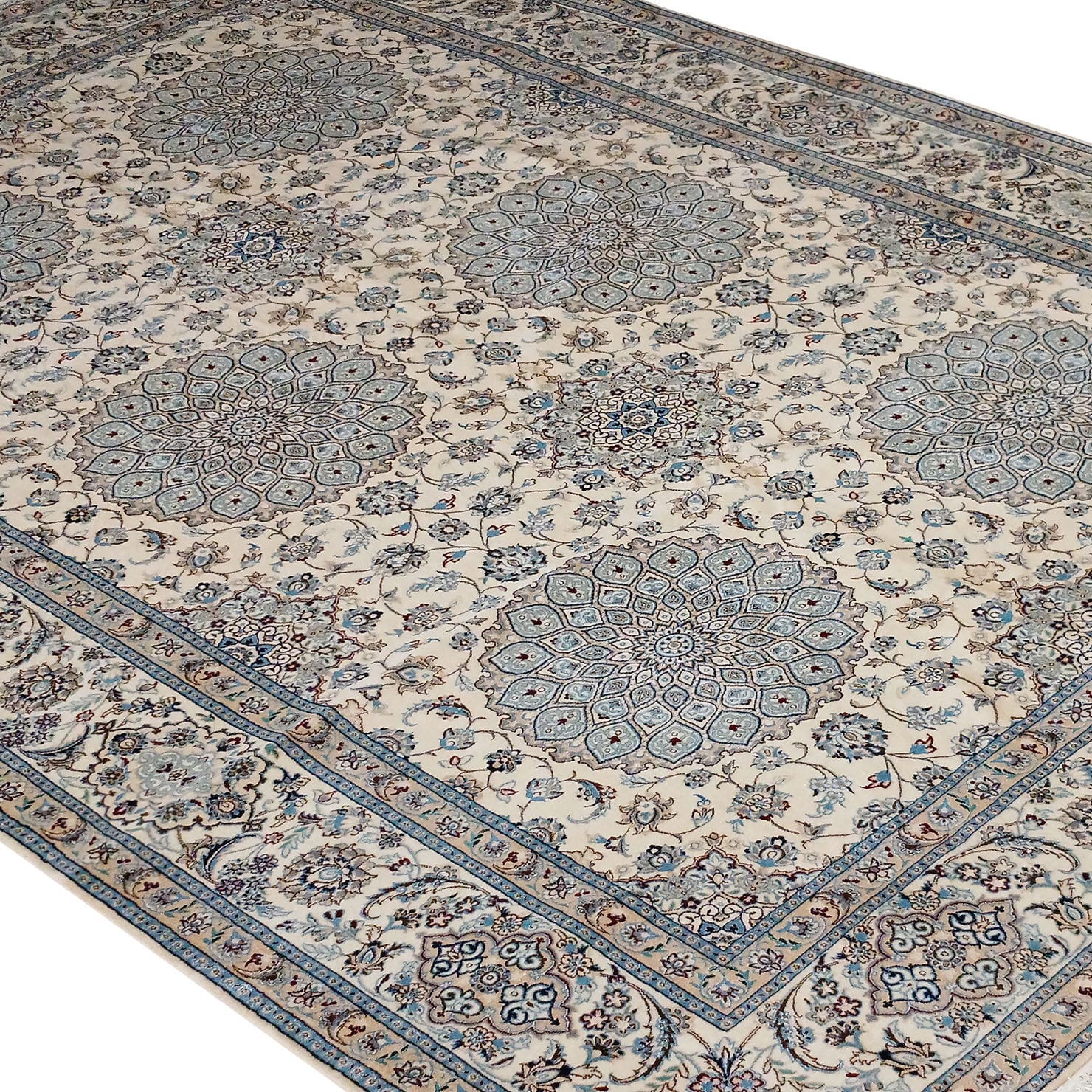 perserteppich-nain-325-x-210-cm-seide-handgeknupft-6-la-3 Nain Perserteppich aus Iran