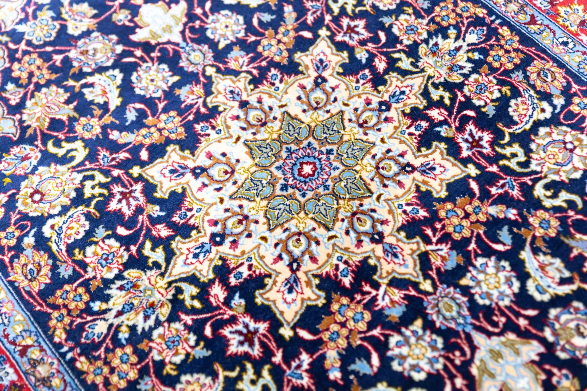 Isfahan Perserteppich aus Iran, 165 × 110 cm