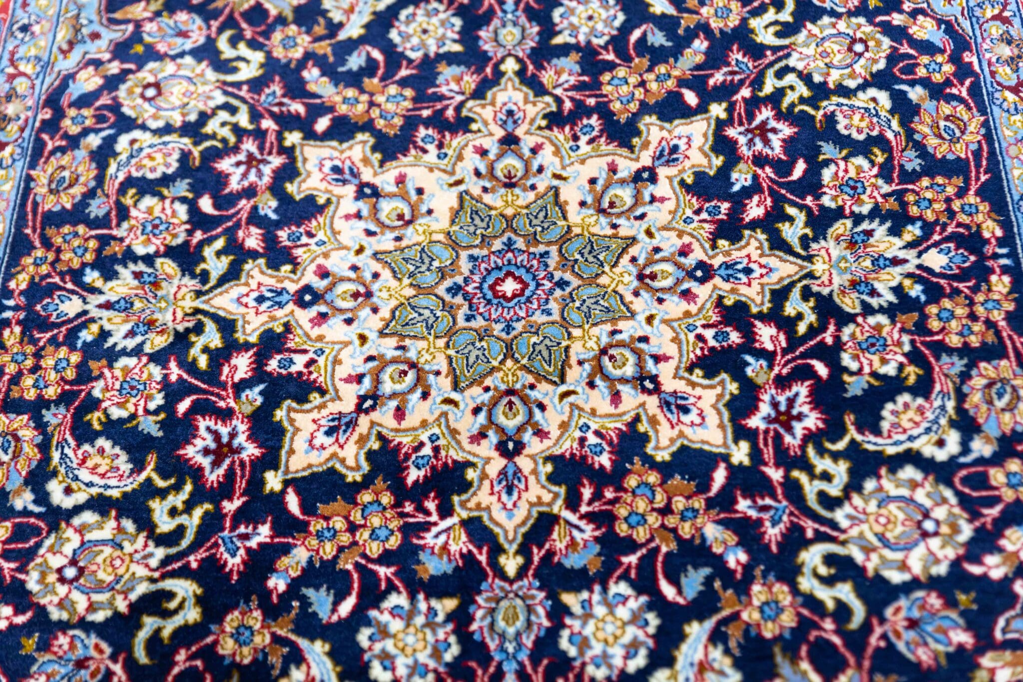 Isfahan Perserteppich aus Iran, 165 × 110 cm