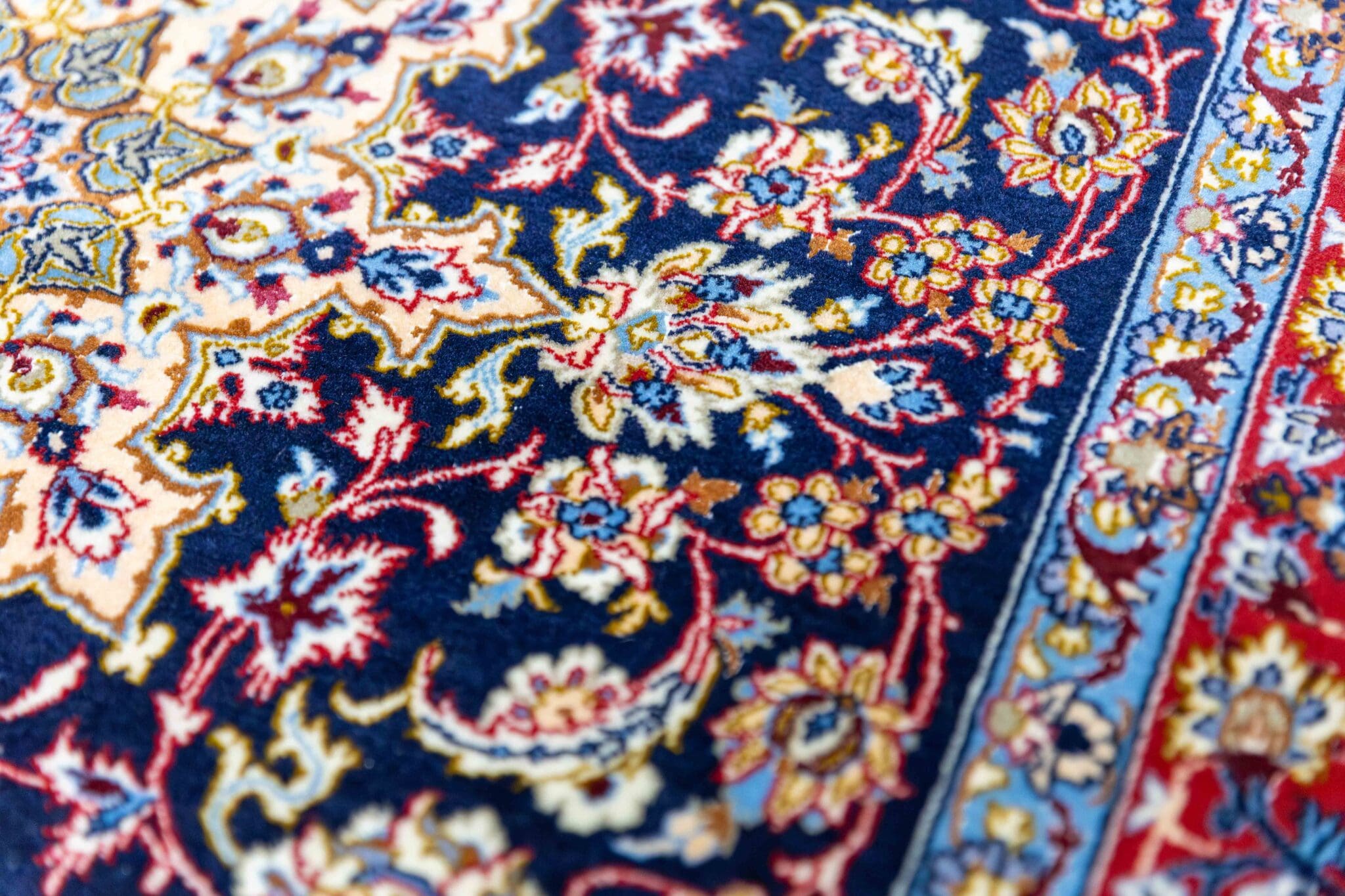 Isfahan Perserteppich aus Iran, 165 × 110 cm