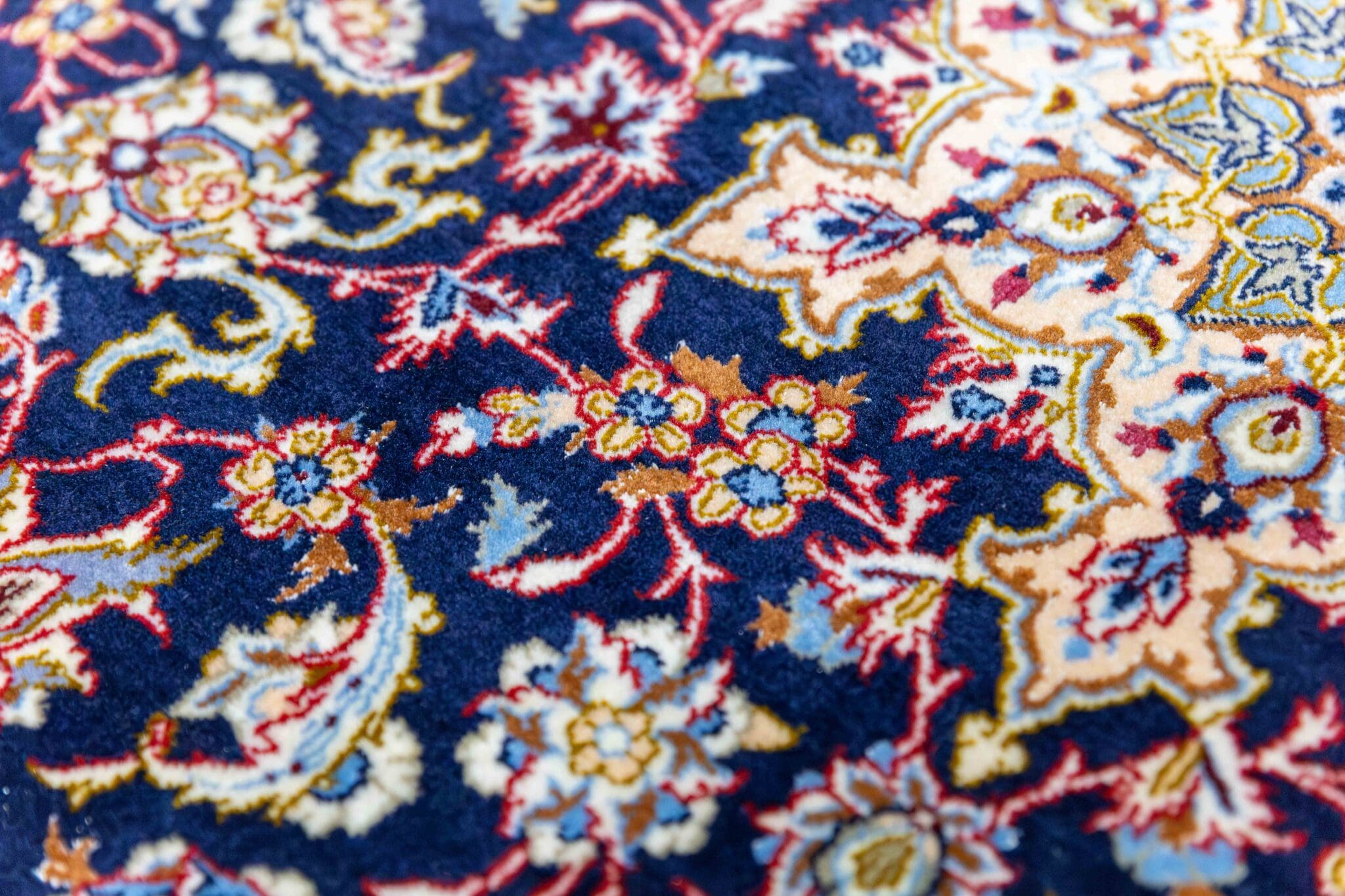 Isfahan Perserteppich aus Iran, 165 × 110 cm