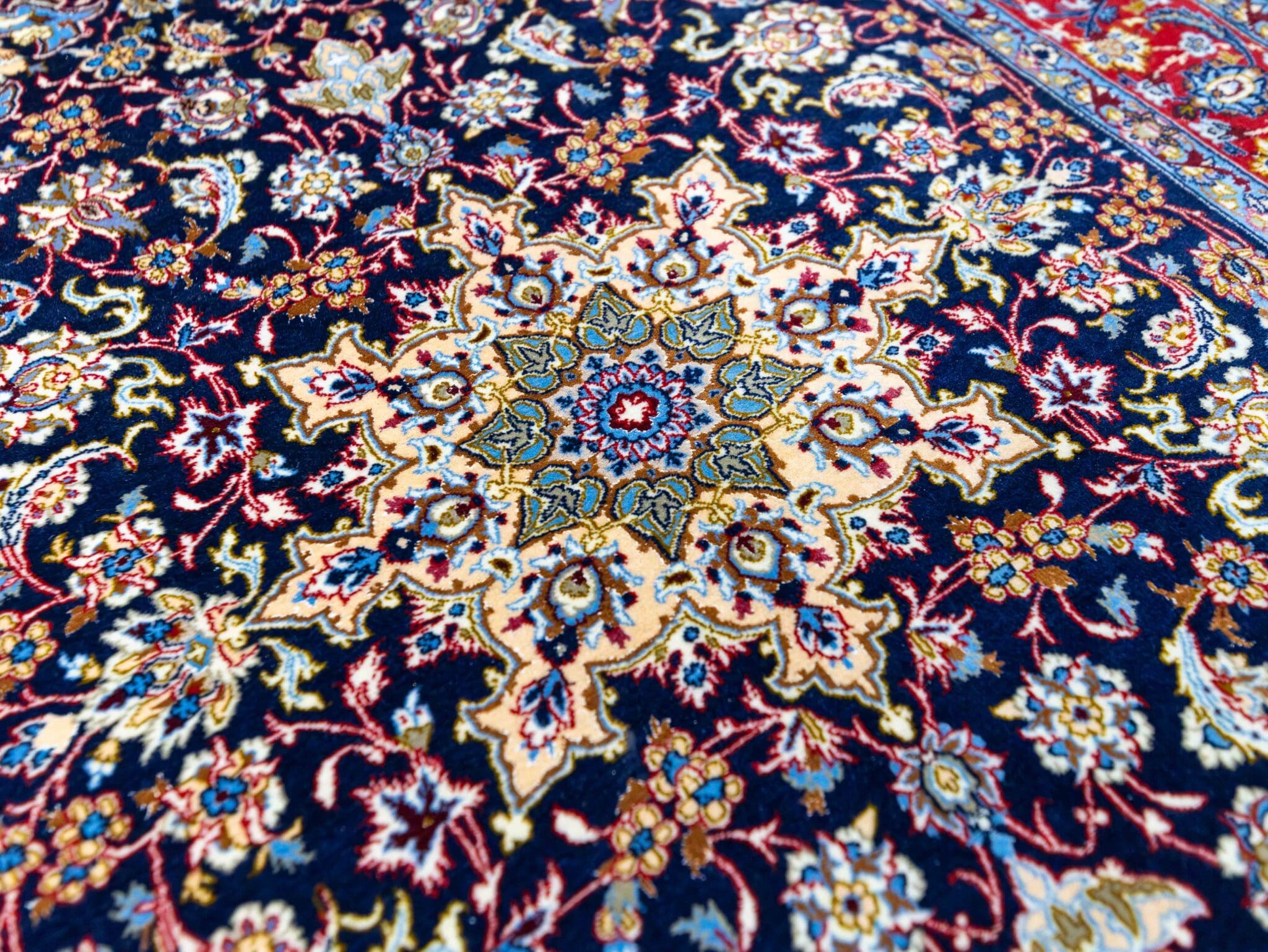 Isfahan Perserteppich aus Iran, 165 × 110 cm