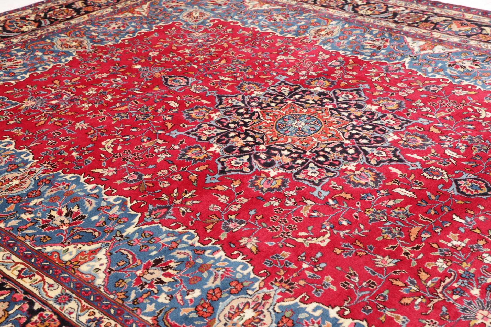 Mashhad Perserteppich aus Iran, 299 × 383 cm